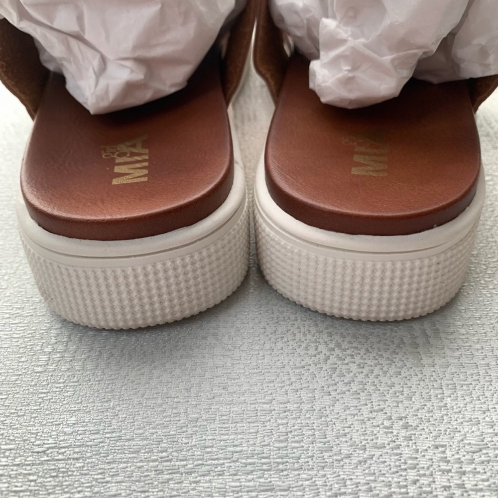 Gold Platform Sandals - Picture 4 of 5